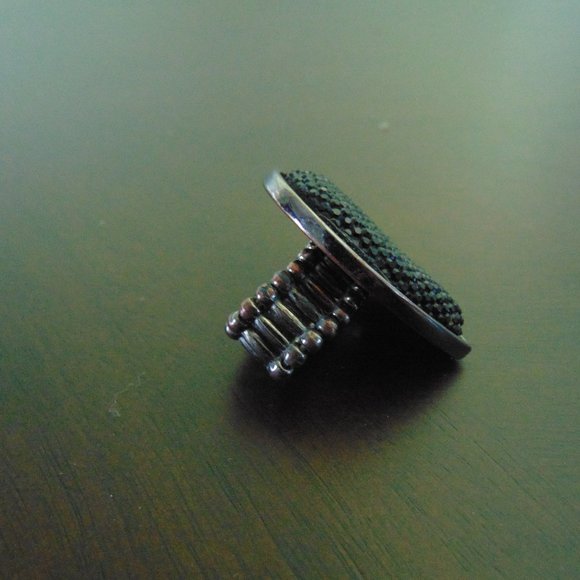 Costume Jewelry- heart ring-black - Picture 3 of 12